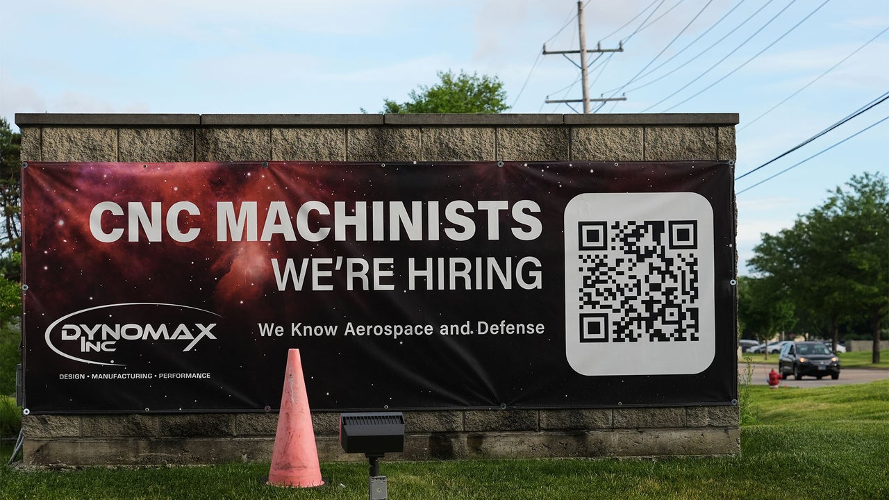 U.S. jobless claims drop to 226,000 as unemployment rate stays at a historically low 4.3%